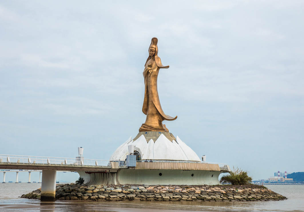 Kun Iam Statue