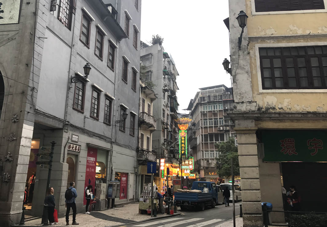 Macau: Avenida de Almeida Ribeiro