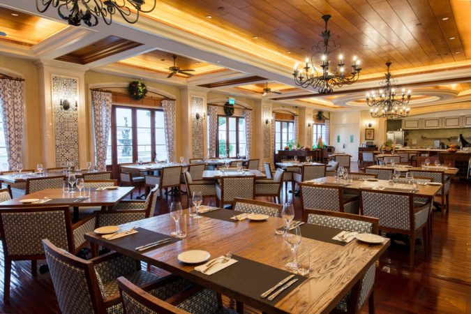Rocks-Hotel: Vic’s-Restaurante