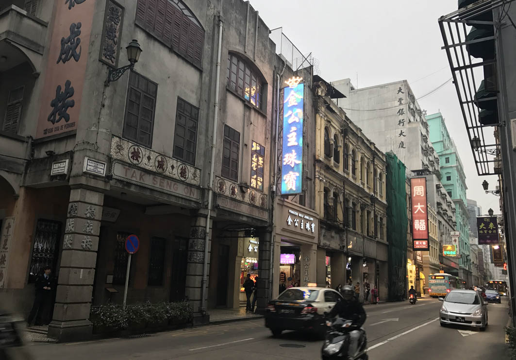 Avenida de Almeida Ribeiro Macau: Stores
